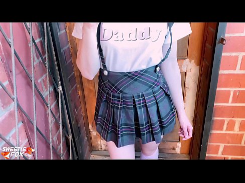 ❤️ Məktəbli qız öz sikini dərindən çəkir və dərslər yerinə sikik edir. ️❌ Porno bizdə ❤