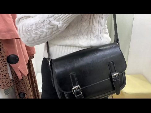 ❤️ Gənc qadın FeralBerry-nin fitinq otağında dildo ilə ictimai masturbasiyası ️❌ Porno bizdə ❤
